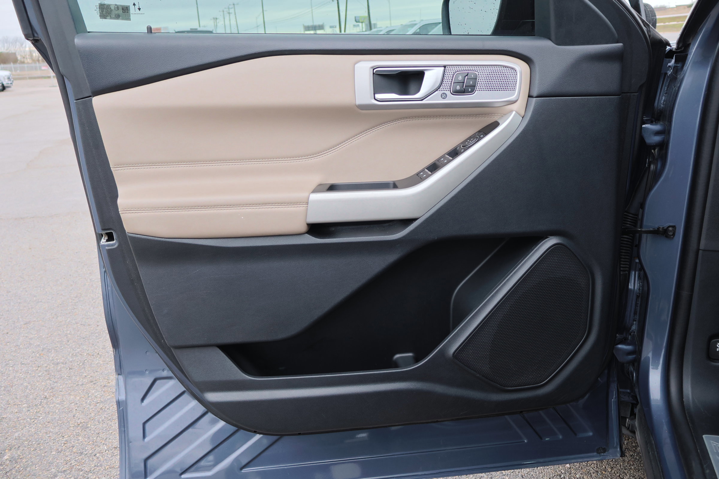 Certified 2021 Ford Explorer Limited w/ Hybrid Equipment Group 310A image 12