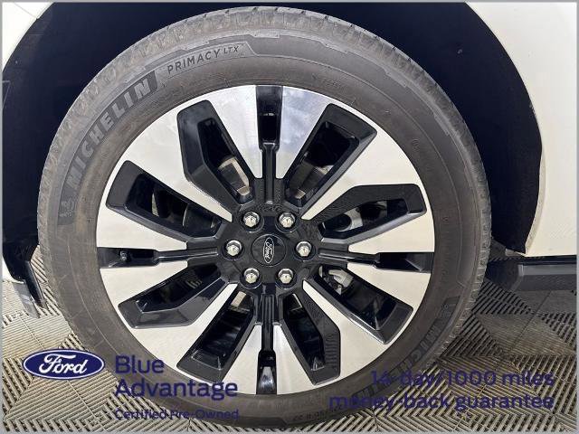 Certified 2025 Ford Expedition Platinum w/ Driver's Package image 15