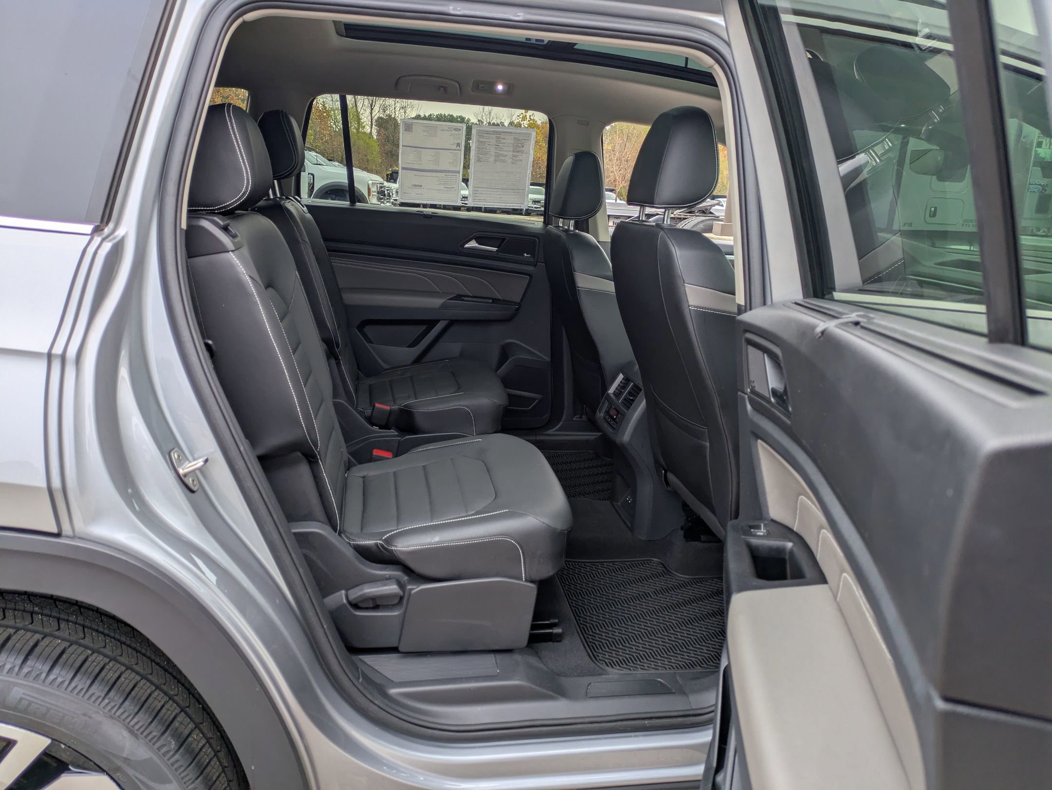 Used 2021 Volkswagen Atlas SEL Premium image 34