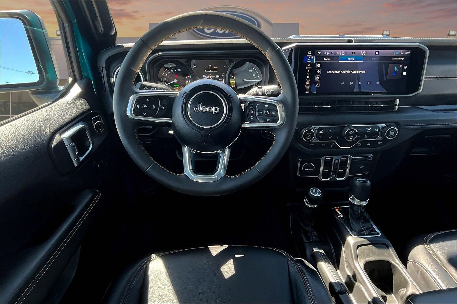 Used 2024 Jeep Wrangler Sahara w/ Technology Group AWD/4WD image 7