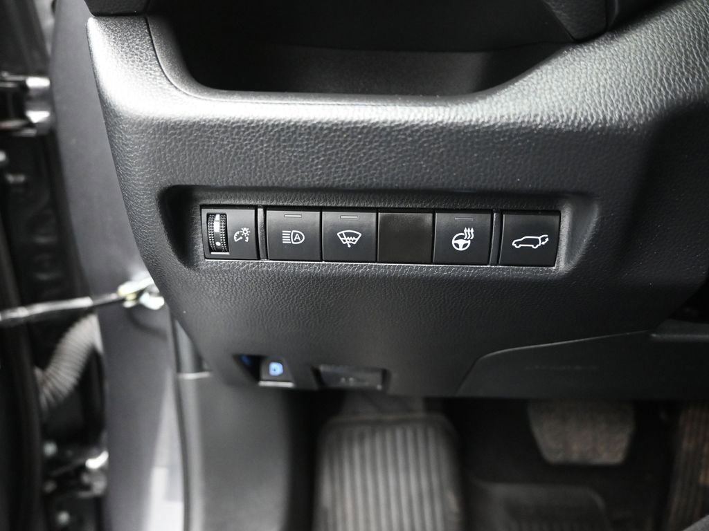 Used 2022 Toyota RAV4 XLE Premium image 40