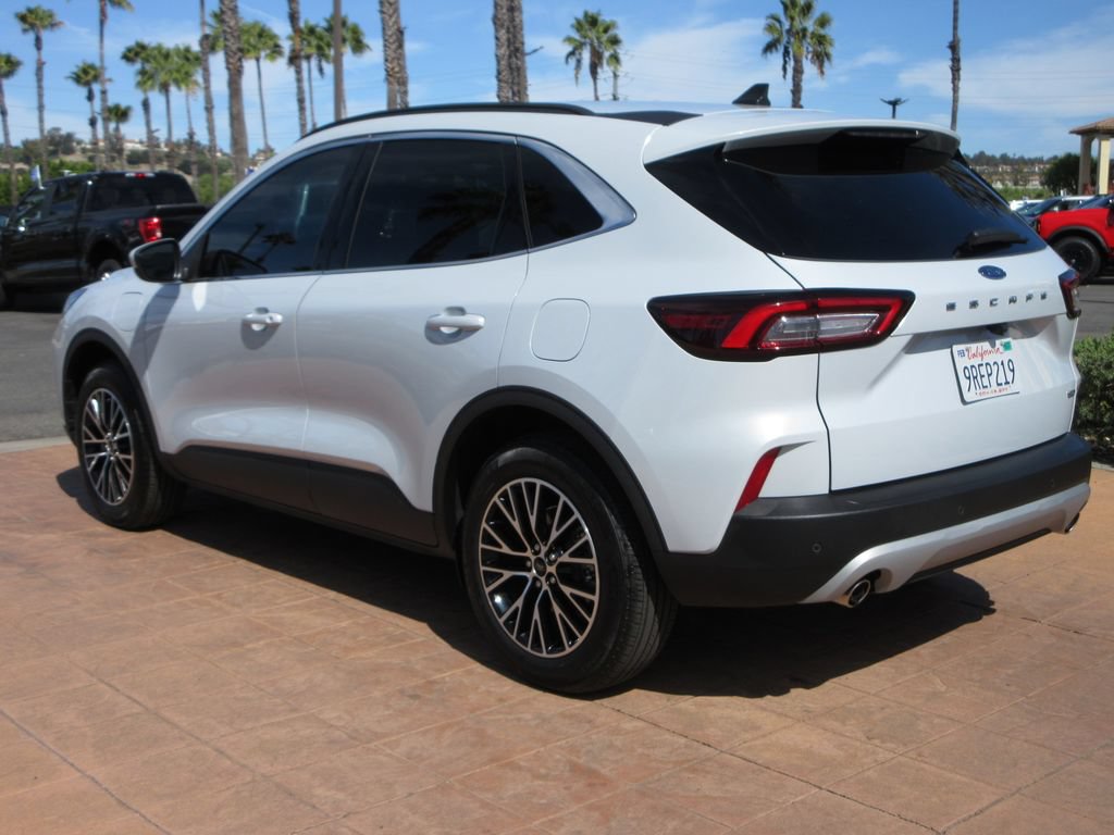 Certified 2025 Ford Escape SE FWD image 2