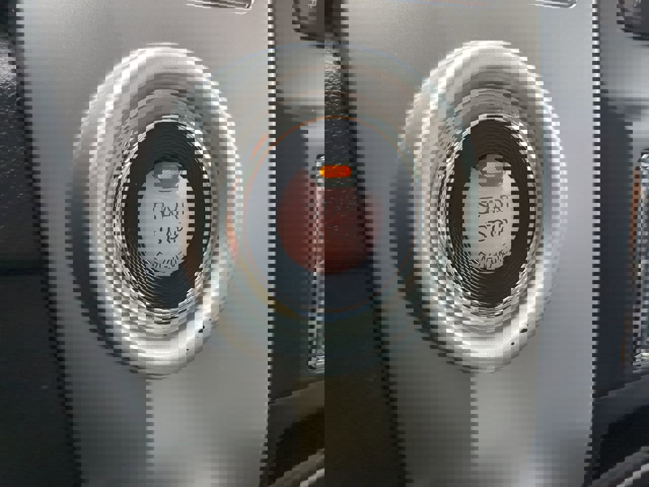 Used 2021 Nissan Titan SV w/ SV Convenience Package image 26