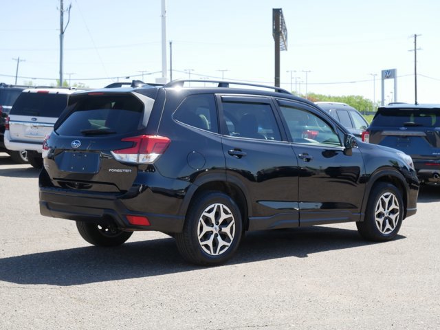 Used 2020 Subaru Forester Premium AWD/4WD image 3