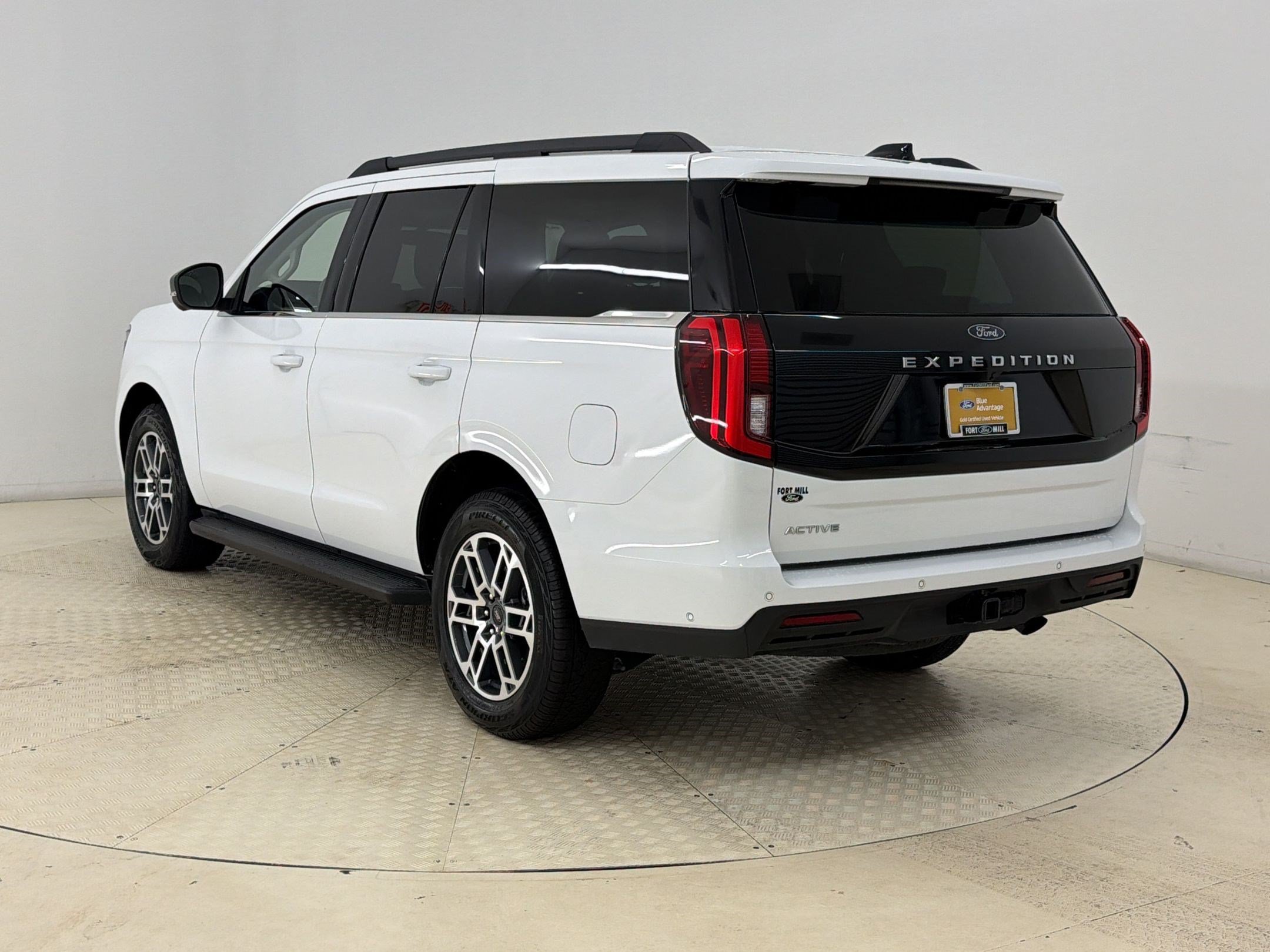 Certified 2025 Ford Expedition Active AWD/4WD image 3