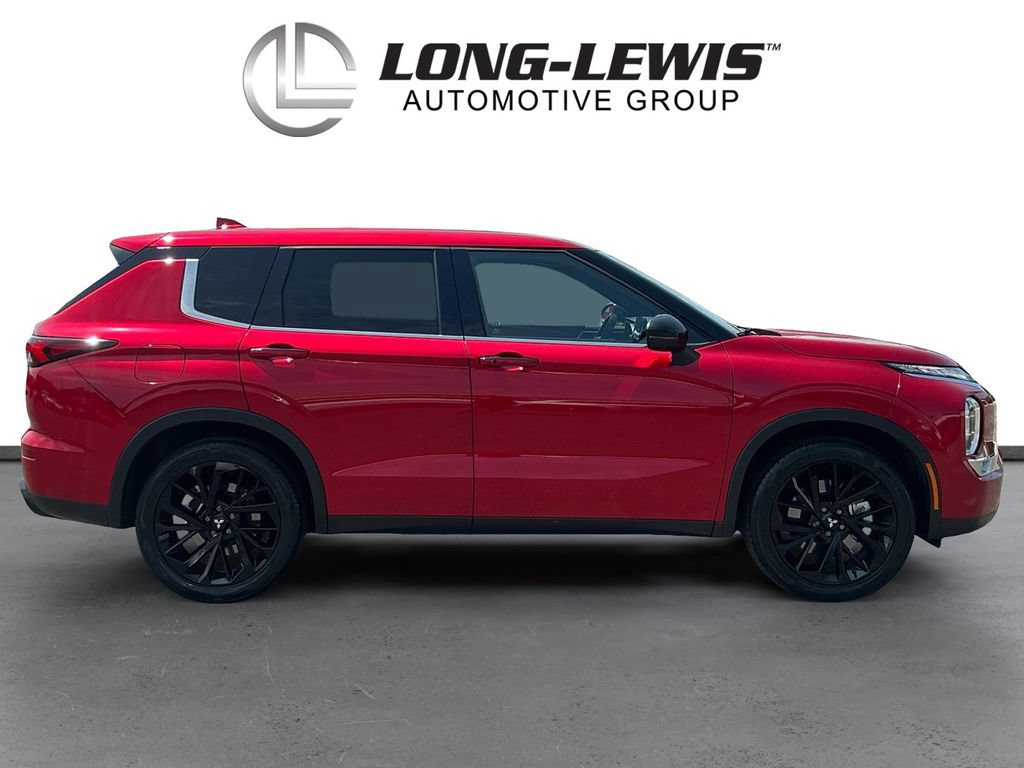 Used 2024 Mitsubishi Outlander SE Black Edition FWD image 8