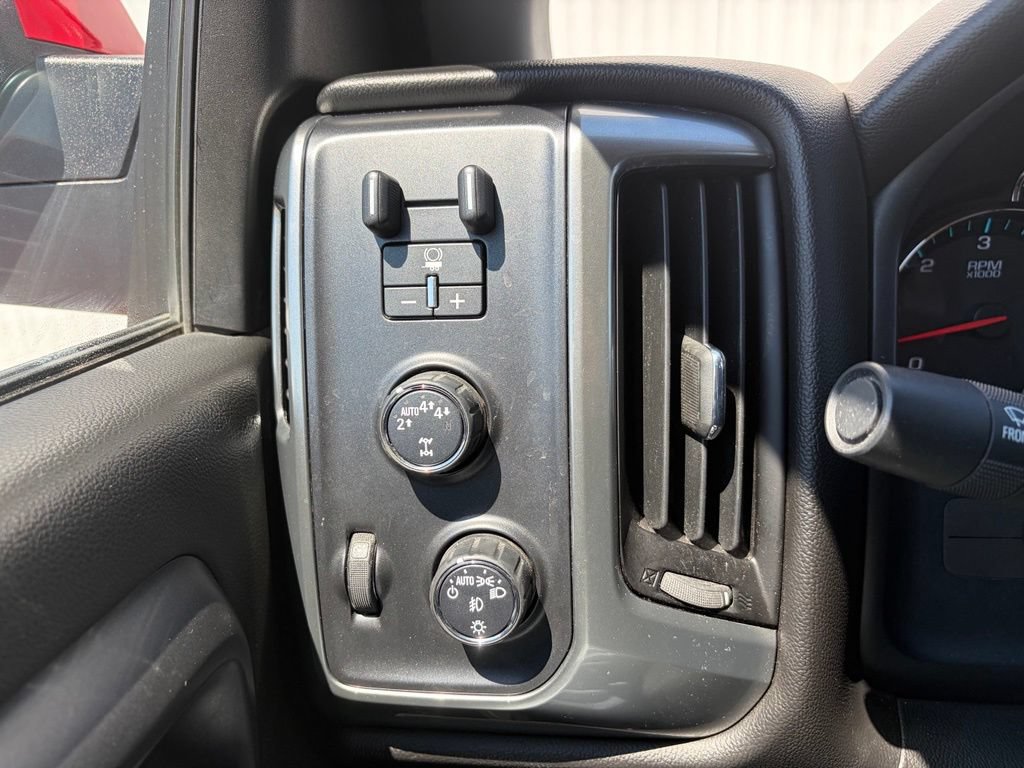 Used 2017 Chevrolet Silverado 1500 LT w/ All Star Edition AWD/4WD image 30