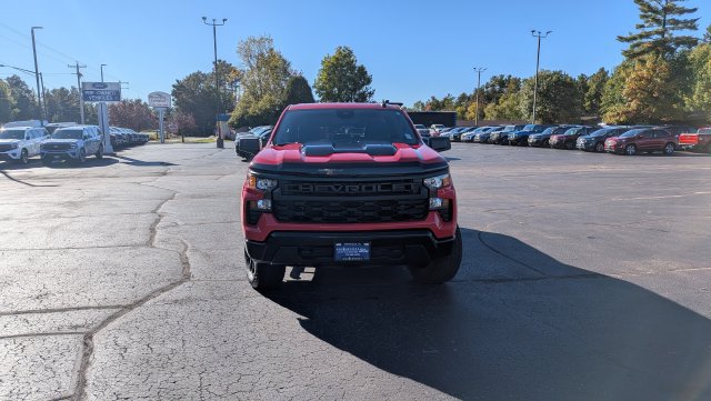 Used 2025 Chevrolet Silverado 1500 Custom Trail Boss w/ Dark Appearance Package AWD/4WD image 2