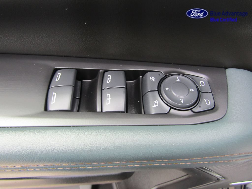 Used 2025 GMC Yukon XL AT4 w/ AT4 Premium Package AWD/4WD image 29