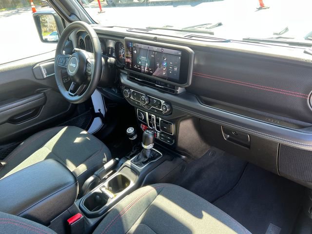 Used 2025 Jeep Wrangler Unlimited Rubicon AWD/4WD image 37