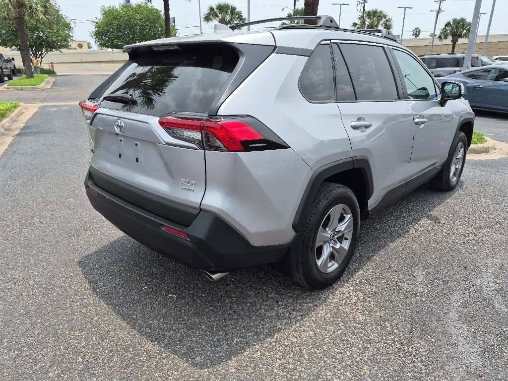 Used 2025 Toyota RAV4 XLE AWD/4WD image 5