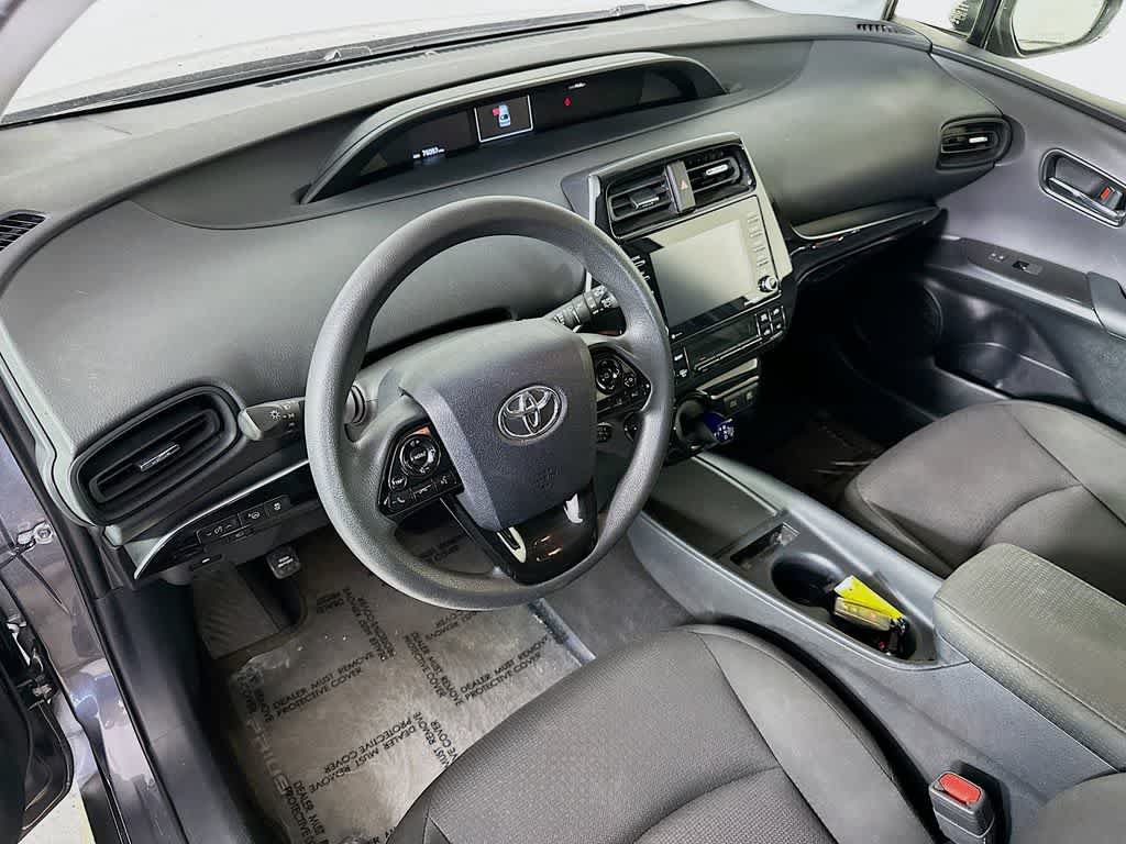 Used 2022 Toyota Prius LE FWD image 2