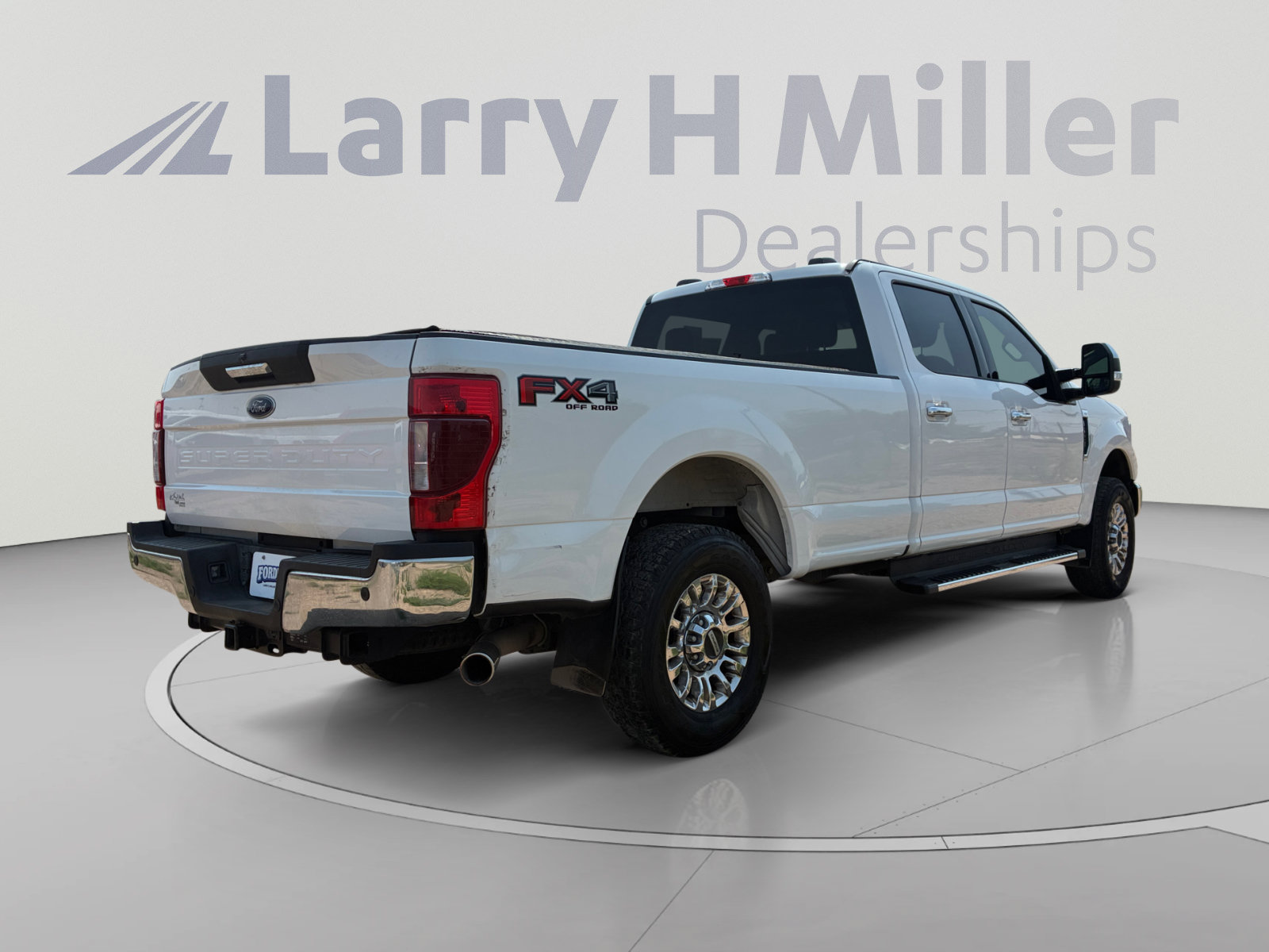 Certified 2020 Ford F250 XLT w/ XLT Premium Package AWD/4WD image 5