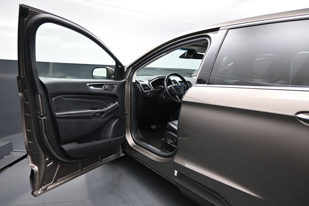 Certified 2019 Ford Edge Titanium w/ Equipment Group 301A FWD image 9