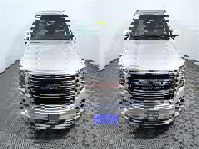 Used 2024 GMC Yukon XL SLT w/ SLT Premium Package image 6