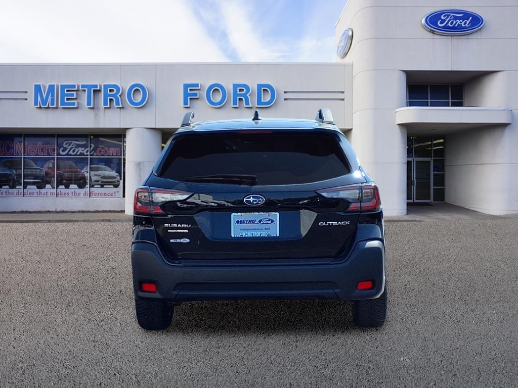 Used 2023 Subaru Outback Premium AWD/4WD image 4
