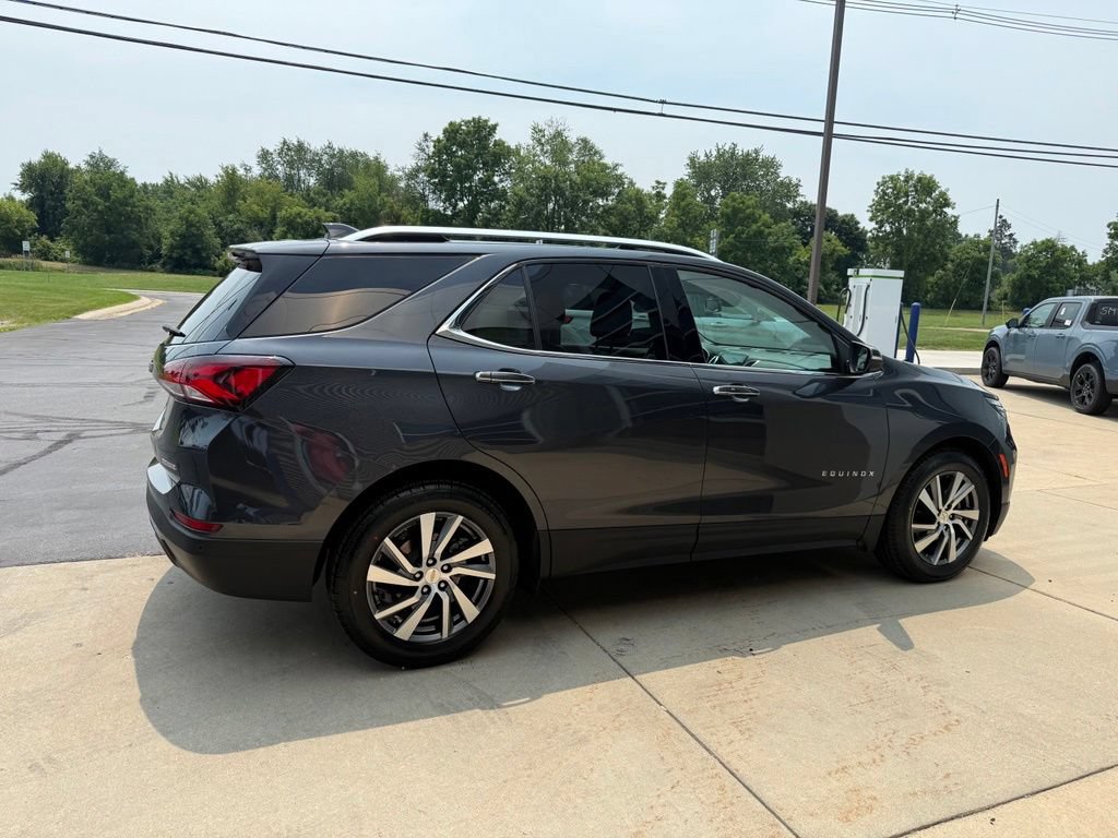 Used 2022 Chevrolet Equinox Premier w/ LPO, Floor Liner Package FWD image 12