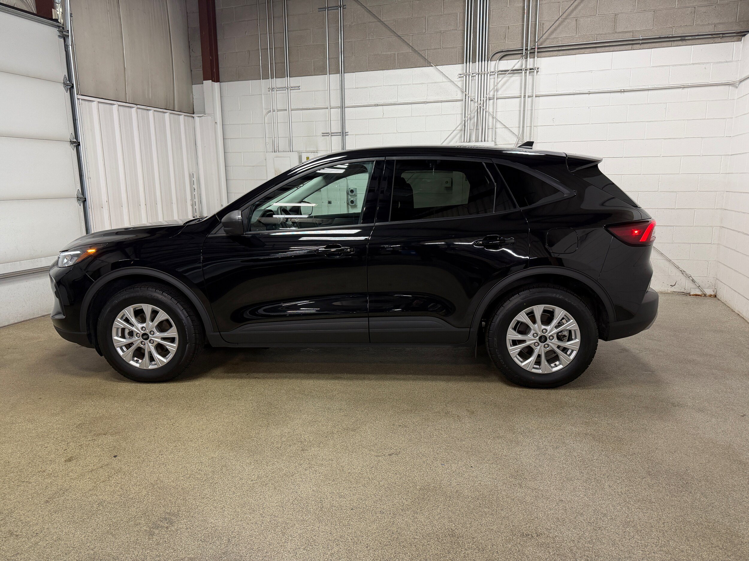 Certified 2025 Ford Escape Active AWD/4WD image 6
