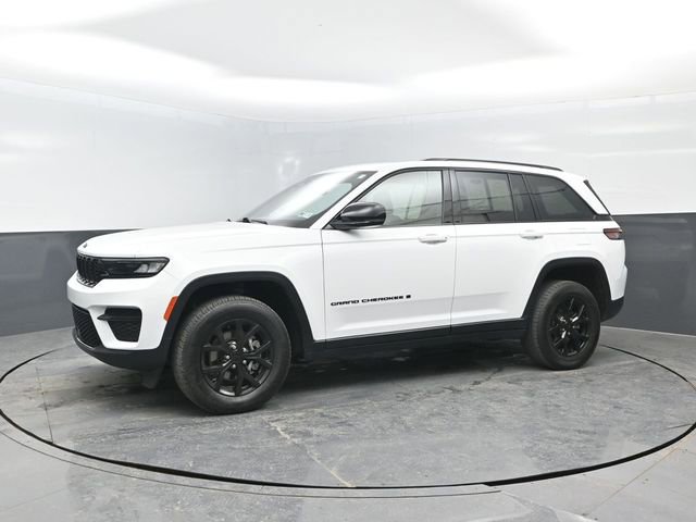 Used 2024 Jeep Grand Cherokee Altitude AWD/4WD image 4