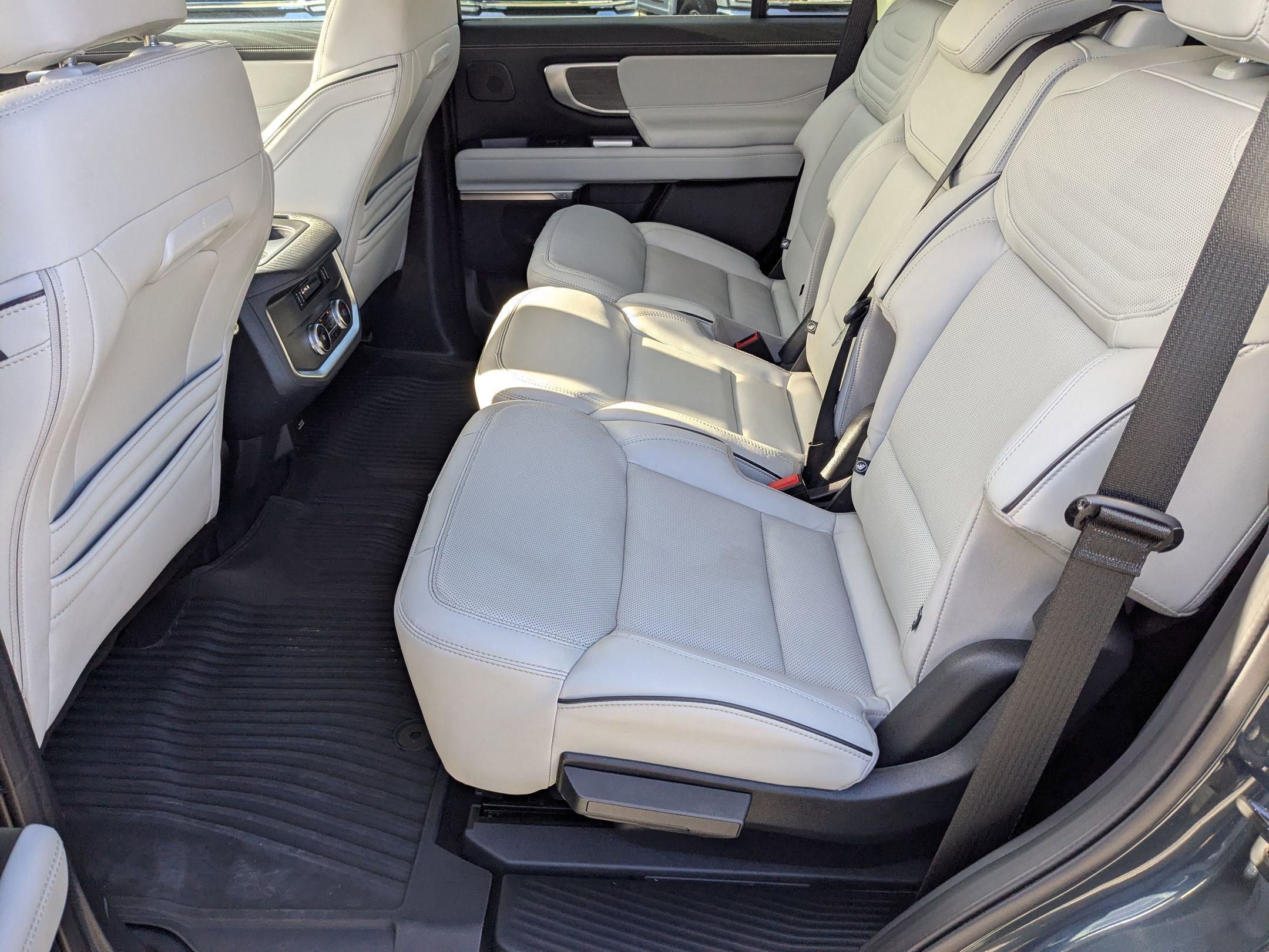 Certified 2025 Ford Expedition Platinum w/ Platinum Ultimate Package image 30