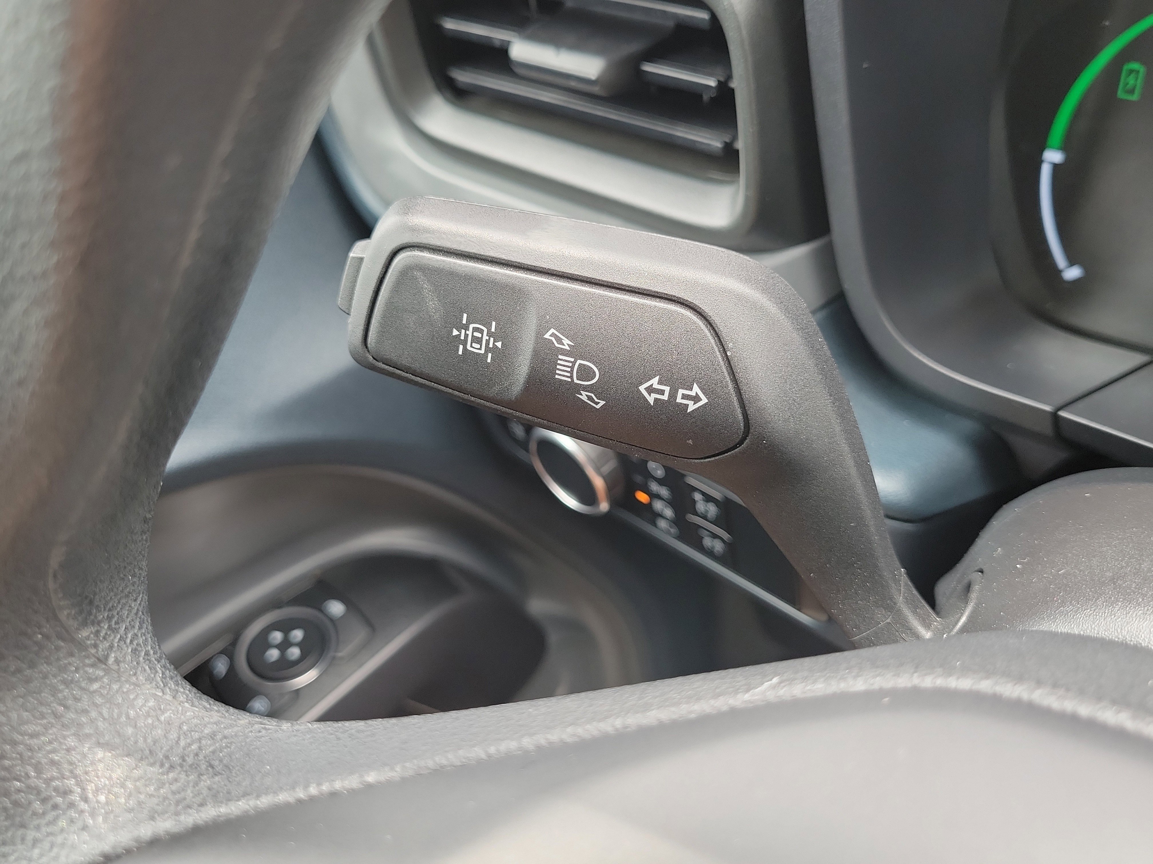 Certified 2024 Ford Maverick XL FWD image 28