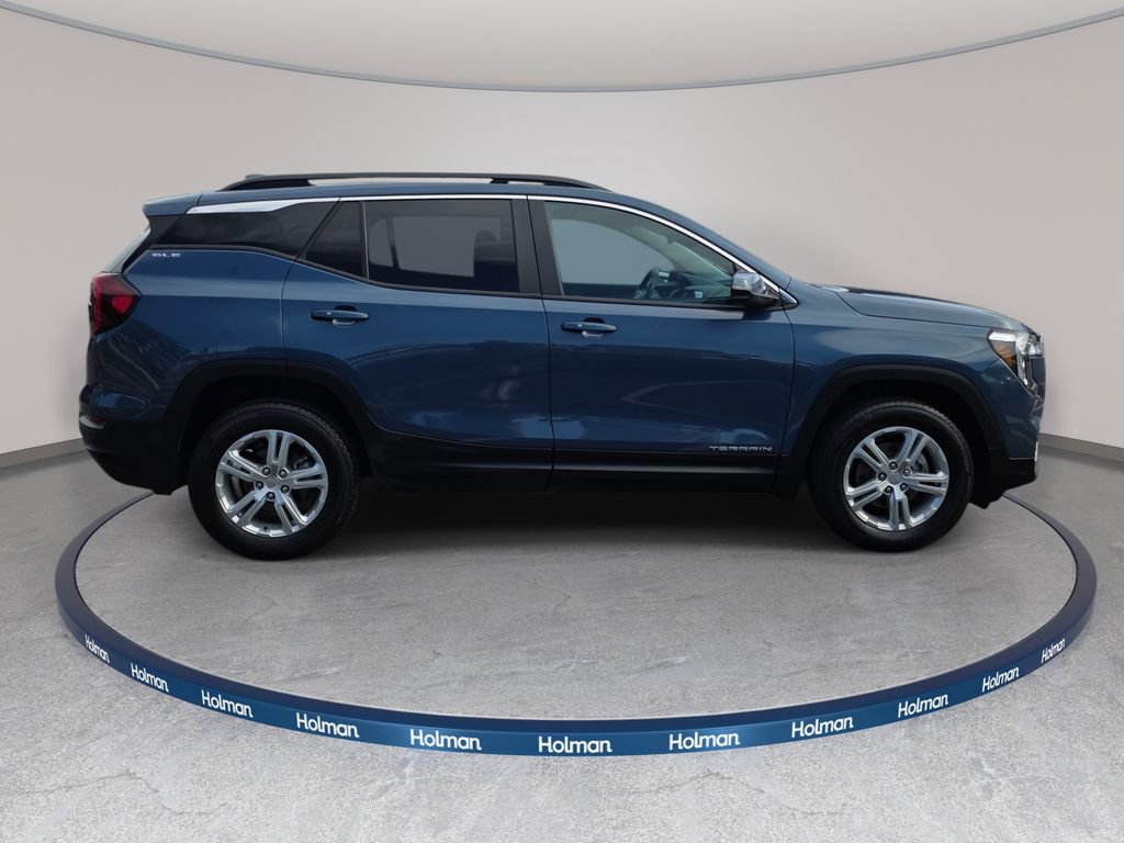 Used 2024 GMC Terrain SLE w/ Driver Convenience Package AWD/4WD image 4