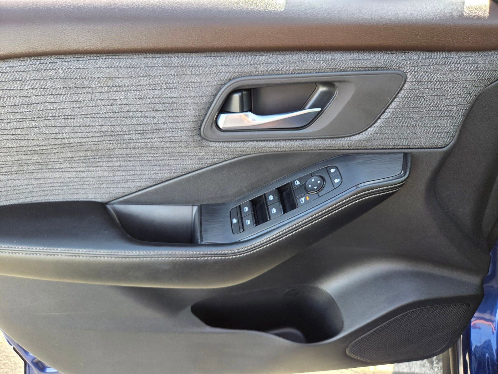 Used 2023 Nissan Rogue SV image 17