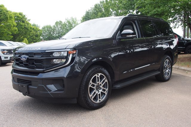 Certified 2025 Ford Expedition Active AWD/4WD image 3