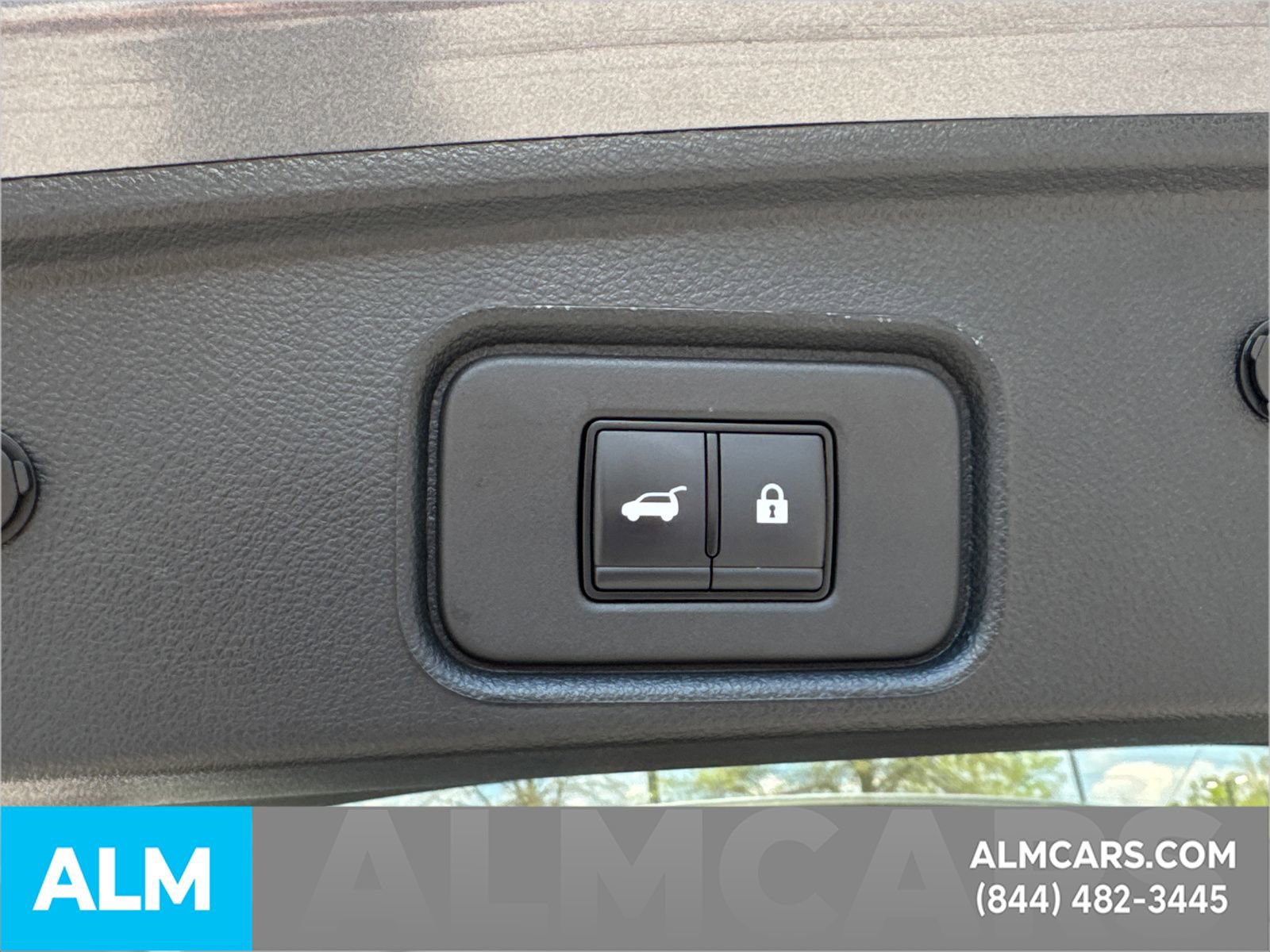 Used 2025 Nissan Pathfinder SV image 24