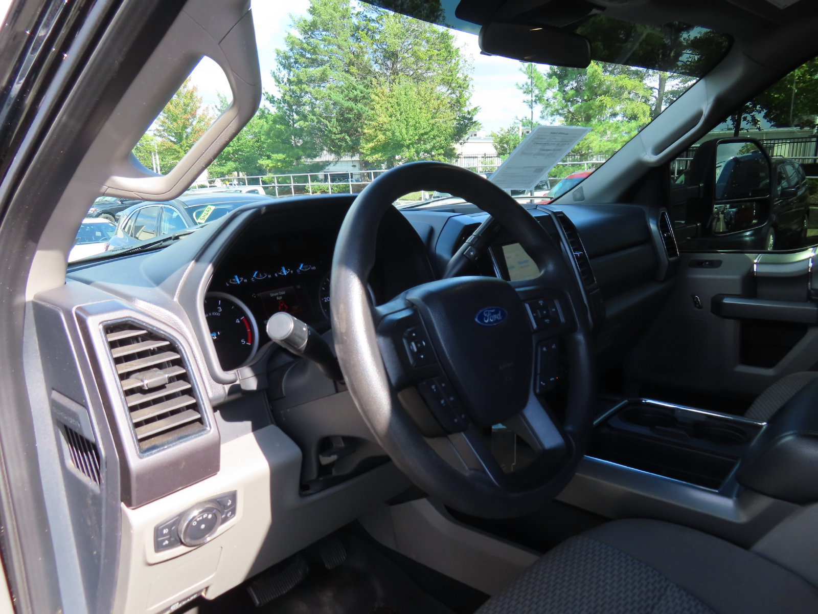 Certified 2022 Ford F350 XLT w/ Black Appearance Package AWD/4WD image 15