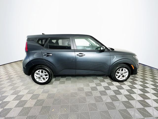 Used 2025 Kia Soul LX w/ LX Technology Package FWD image 13