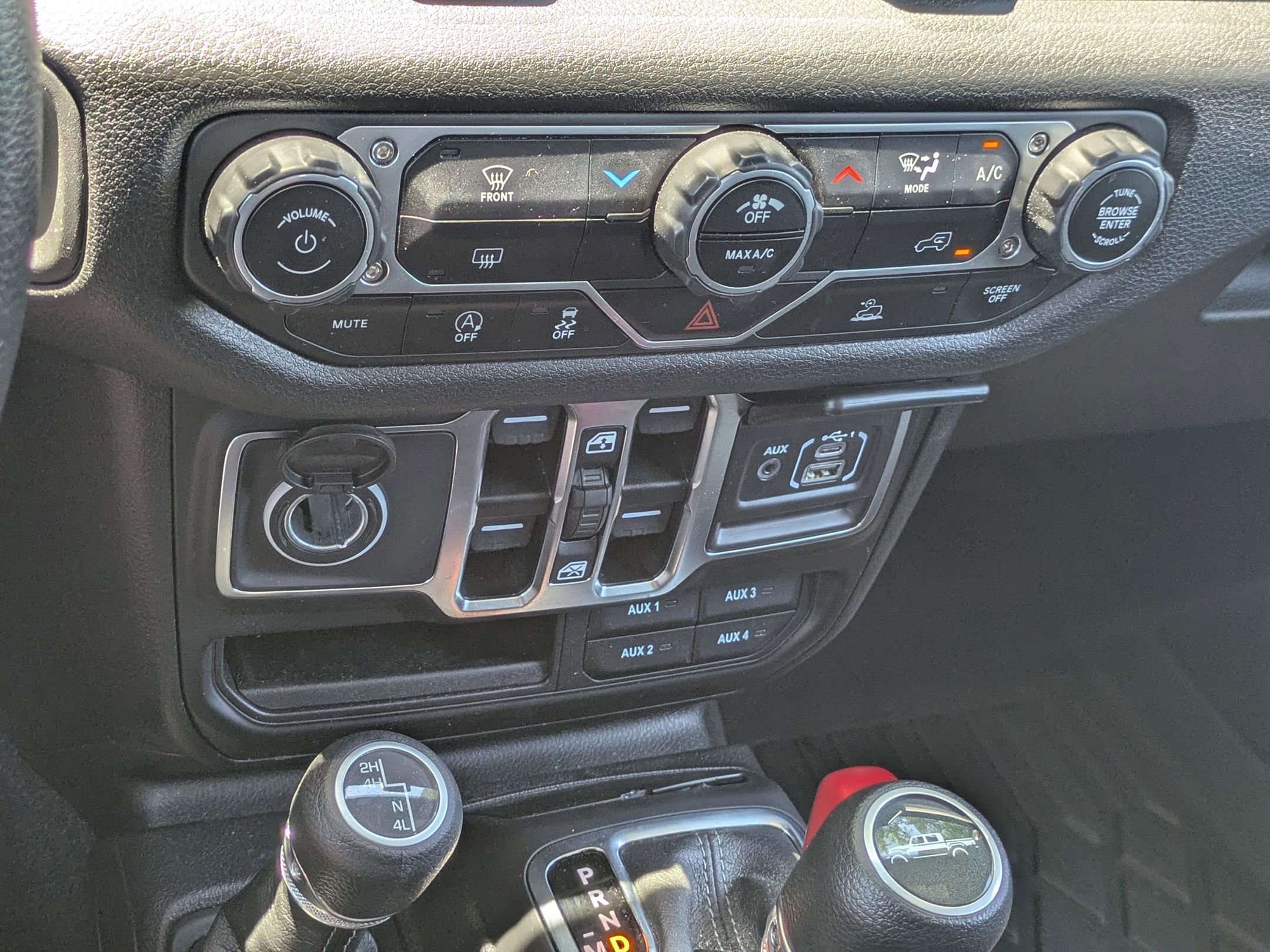 Used 2024 Jeep Gladiator Sport AWD/4WD image 18