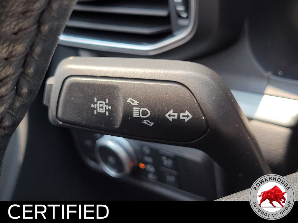 Certified 2022 Ford Explorer XLT w/ Equipment Group 202A RWD image 32