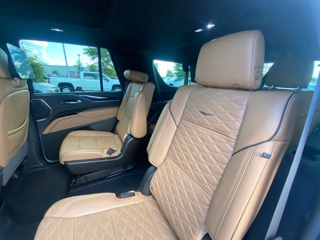 Used 2023 Cadillac Escalade Premium Luxury w/ Performance Package AWD/4WD image 25