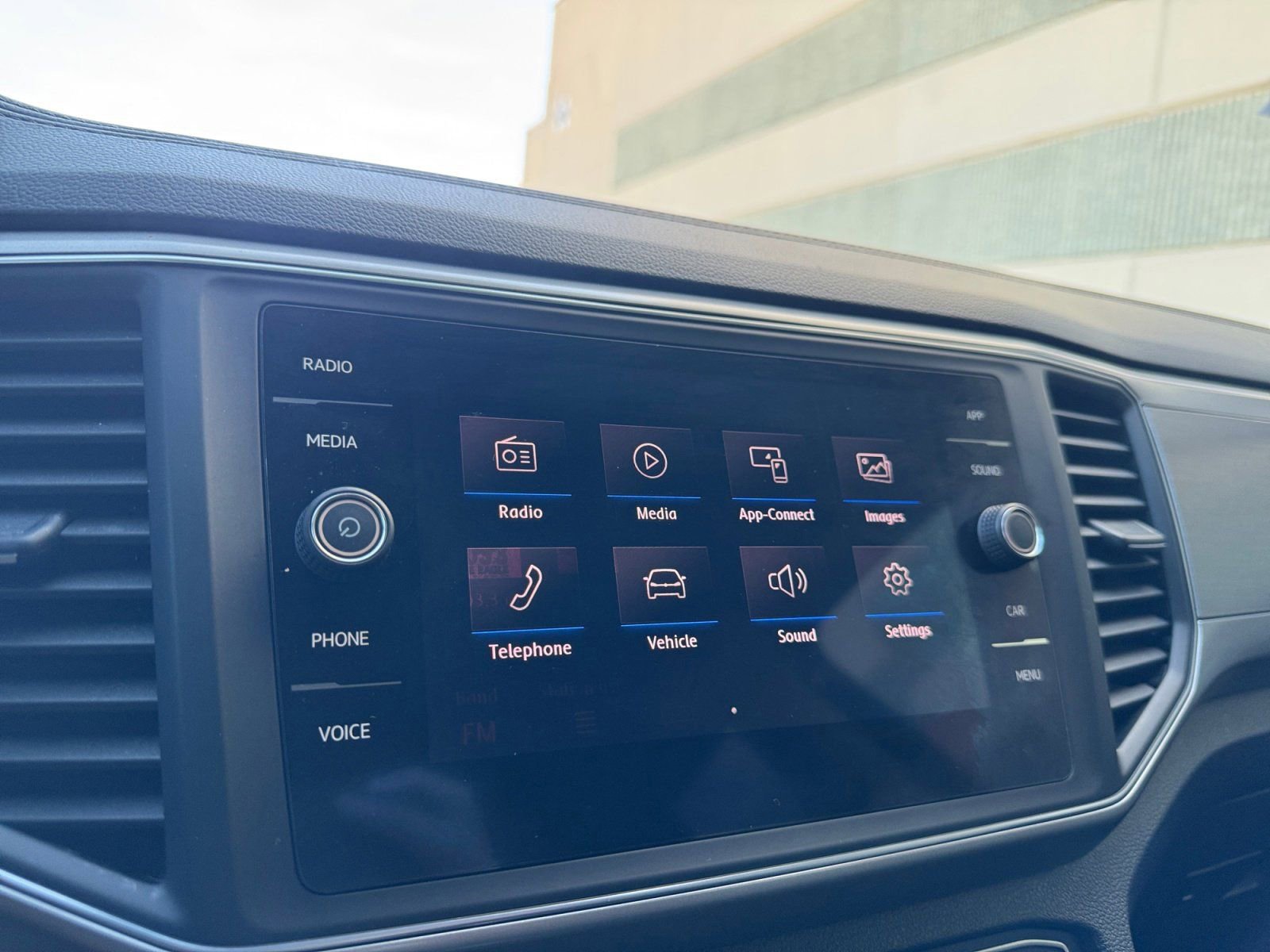 Used 2018 Volkswagen Atlas SE image 29