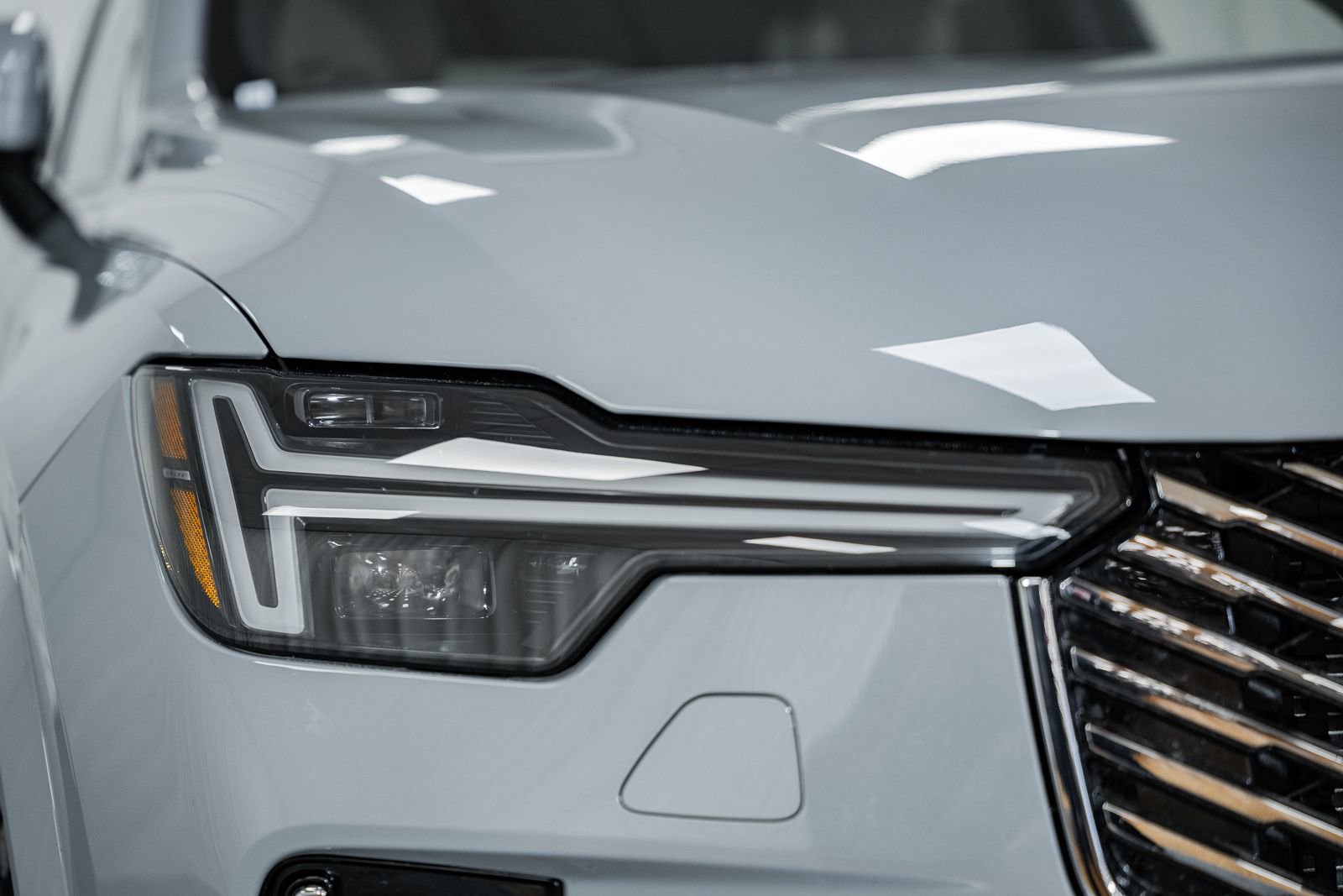 Used 2025 Volvo XC90 T8 Ultra w/ Protection Package Premier image 15