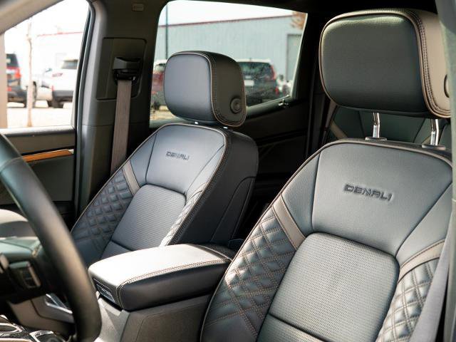 Used 2023 GMC Canyon Denali image 19