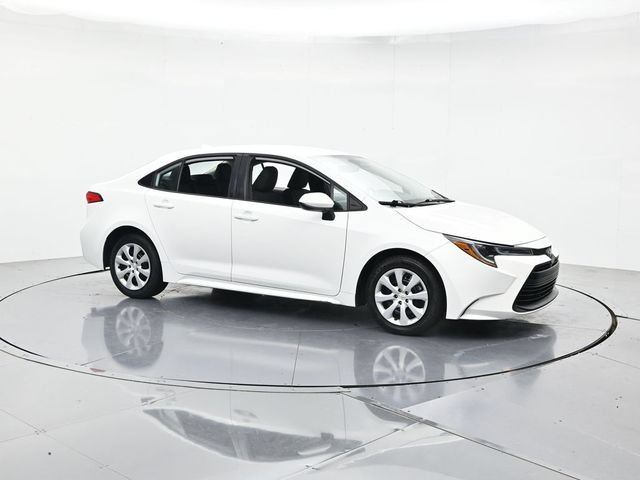 Used 2024 Toyota Corolla LE FWD image 3