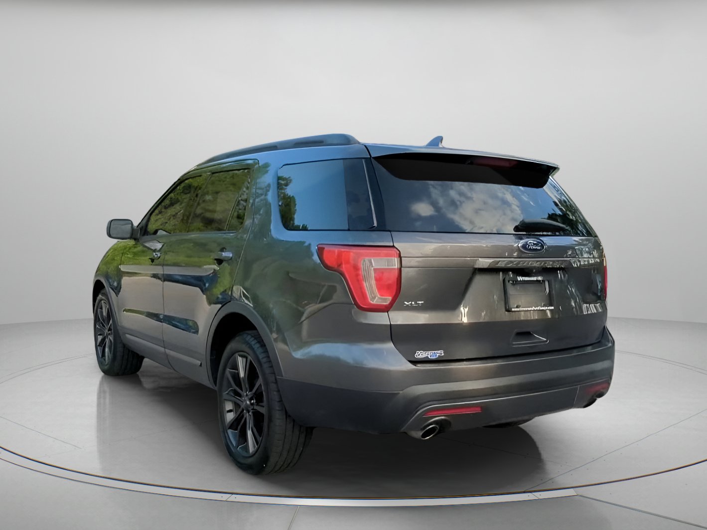 Certified 2017 Ford Explorer XLT w/ Equipment Group 202A FWD image 21