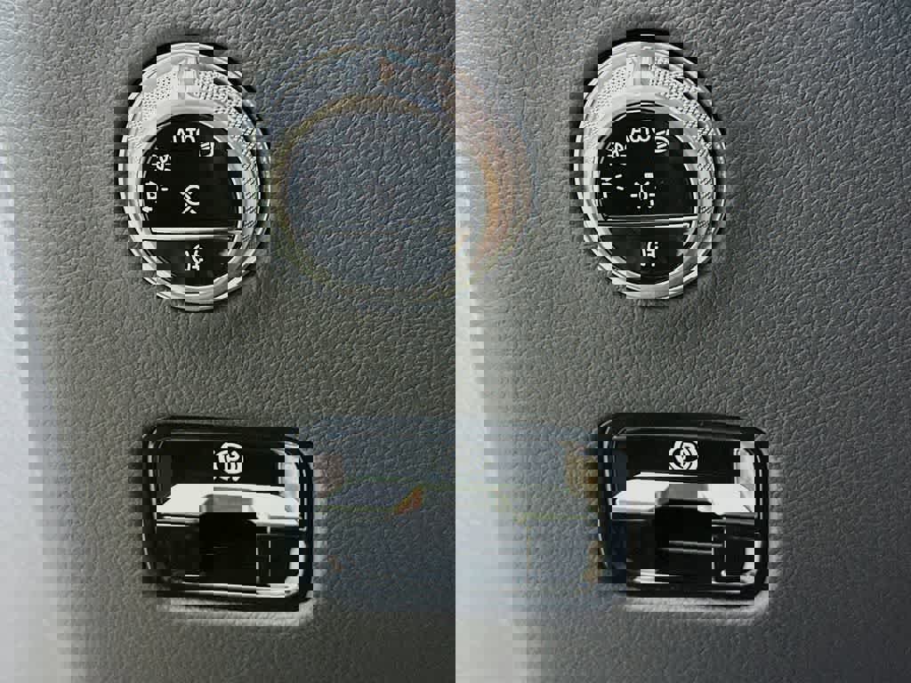 Used 2024 Mercedes-Benz GLC 300 4MATIC image 26