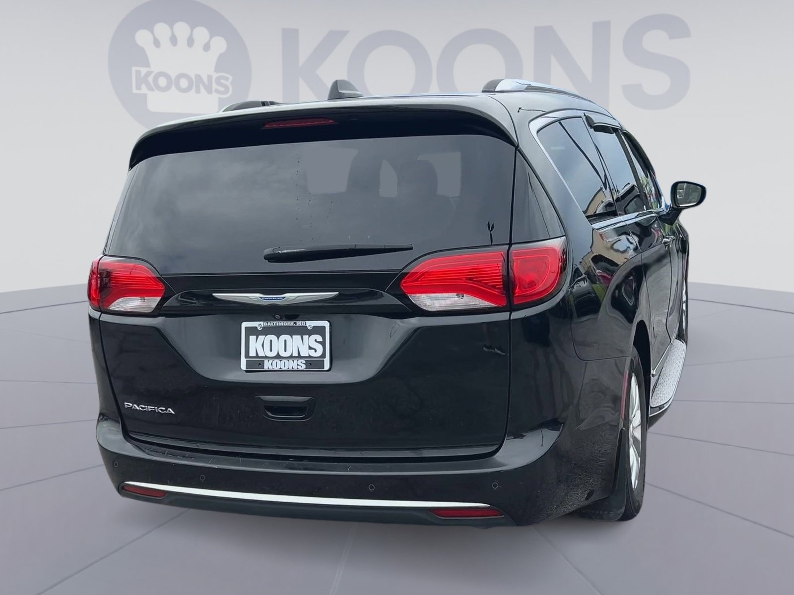 Used 2018 Chrysler Pacifica Touring-L FWD image 11