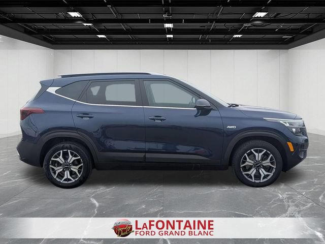 Used 2023 Kia Seltos EX image 2