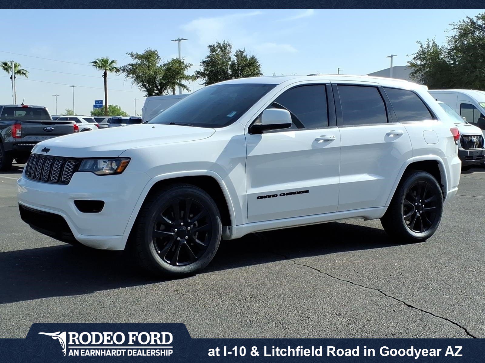 Used 2018 Jeep Grand Cherokee Altitude RWD image 1