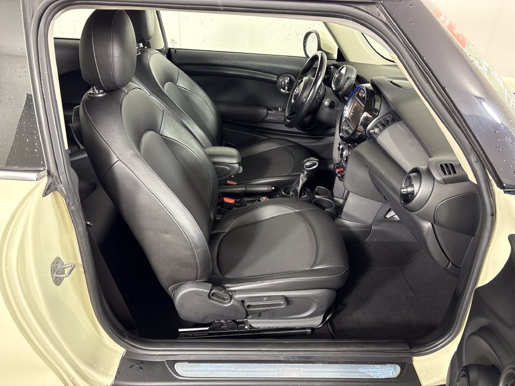 Used 2018 MINI Cooper 2-Door Hardtop FWD image 6
