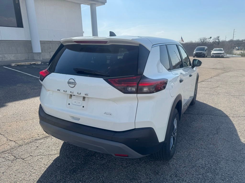 Used 2023 Nissan Rogue S image 7