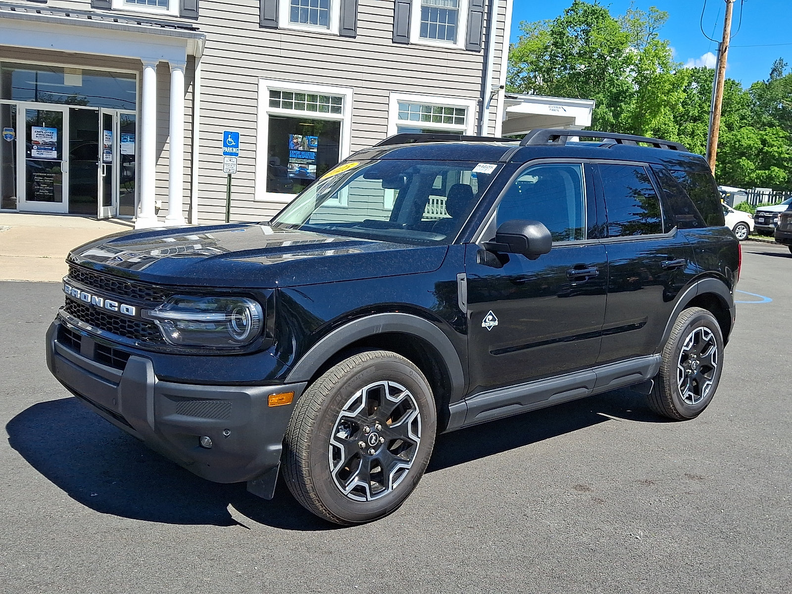 Certified 2025 Ford Bronco Sport Outer Banks w/ Outer Banks Tech Package+ AWD/4WD image 1