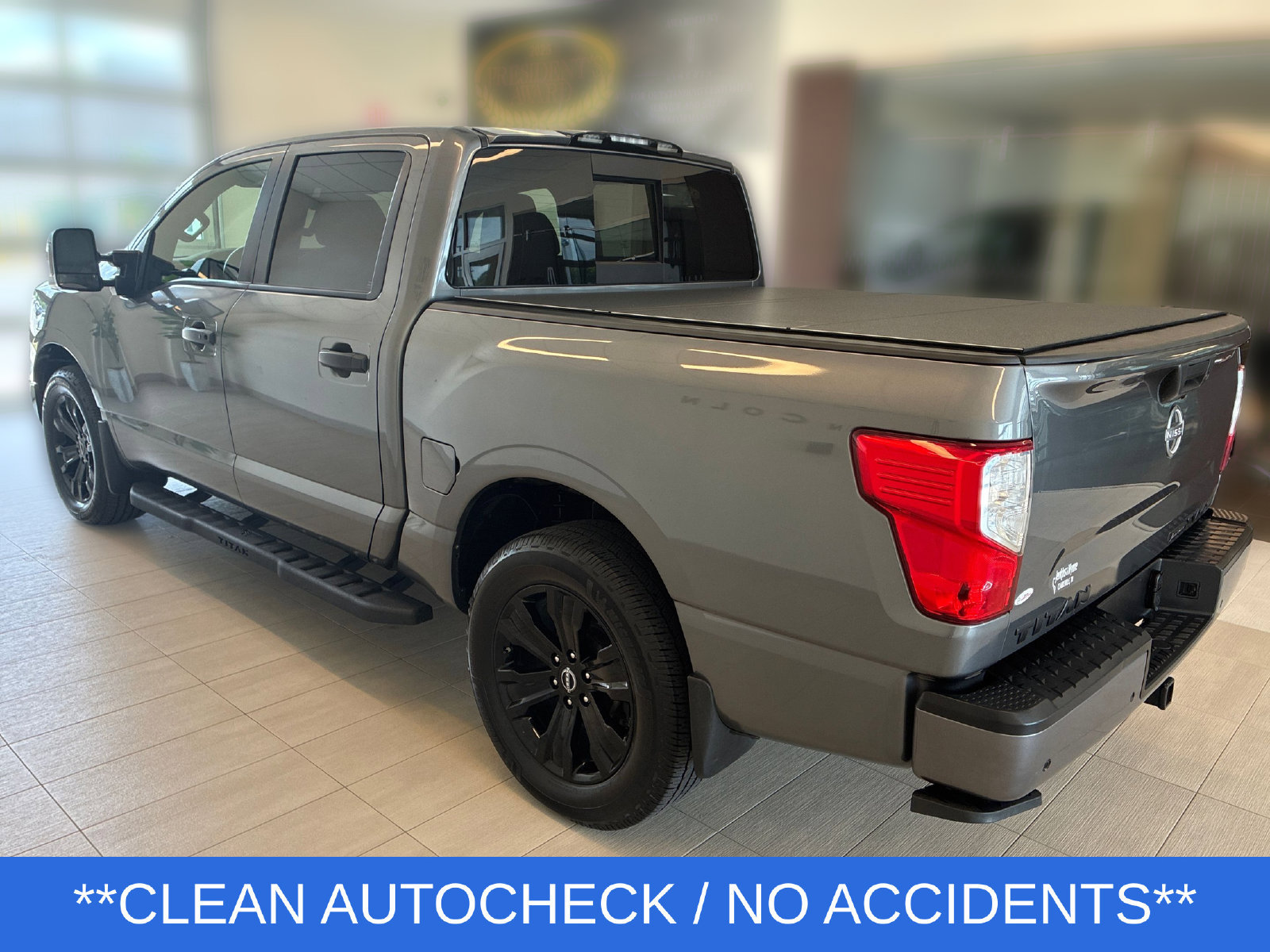 Used 2024 Nissan Titan SV w/ SV Convenience Package AWD/4WD image 4