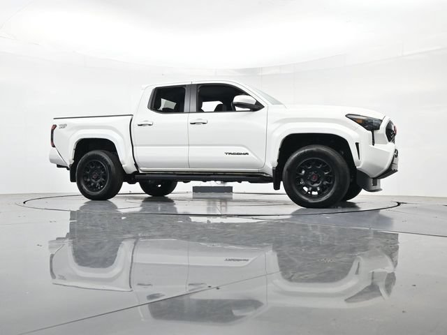 Used 2025 Toyota Tacoma TRD Sport AWD/4WD image 32