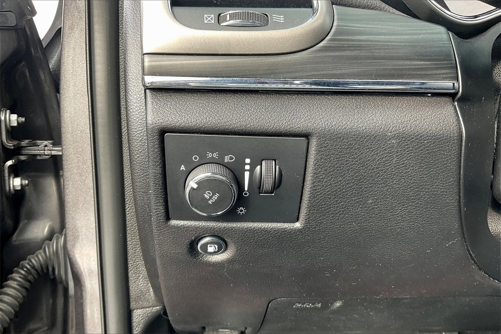 Used 2019 Jeep Grand Cherokee Limited w/ Luxury Group II image 34