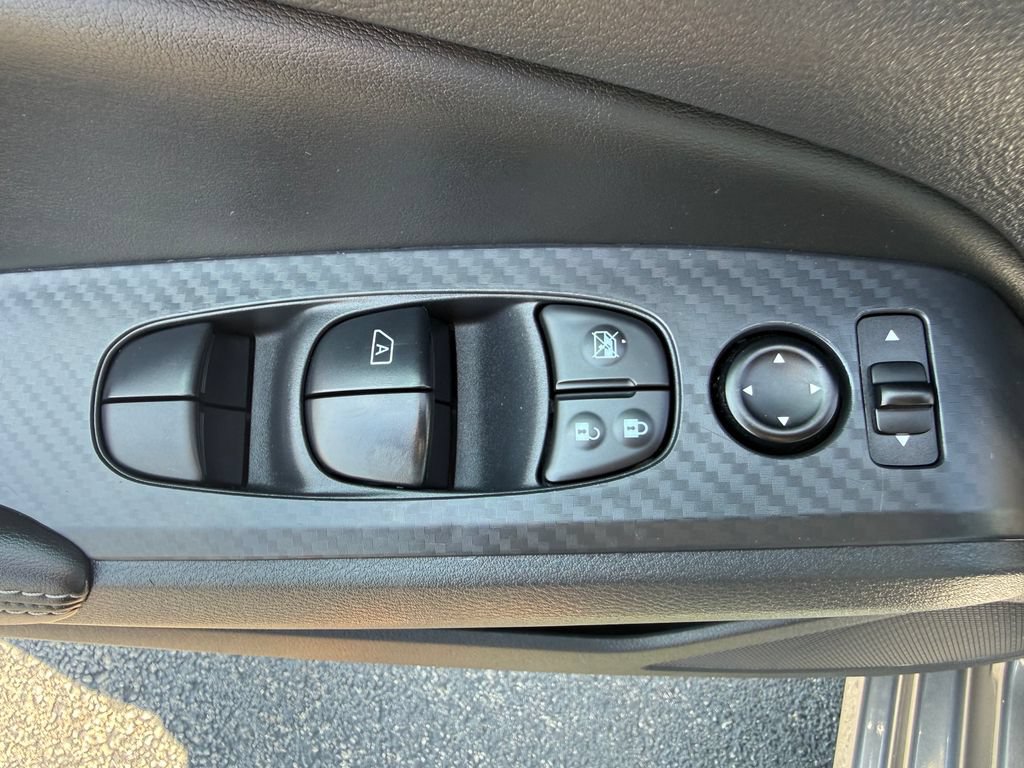 Used 2024 Nissan Altima 2.5 SV w/ SV Premium Package FWD image 11